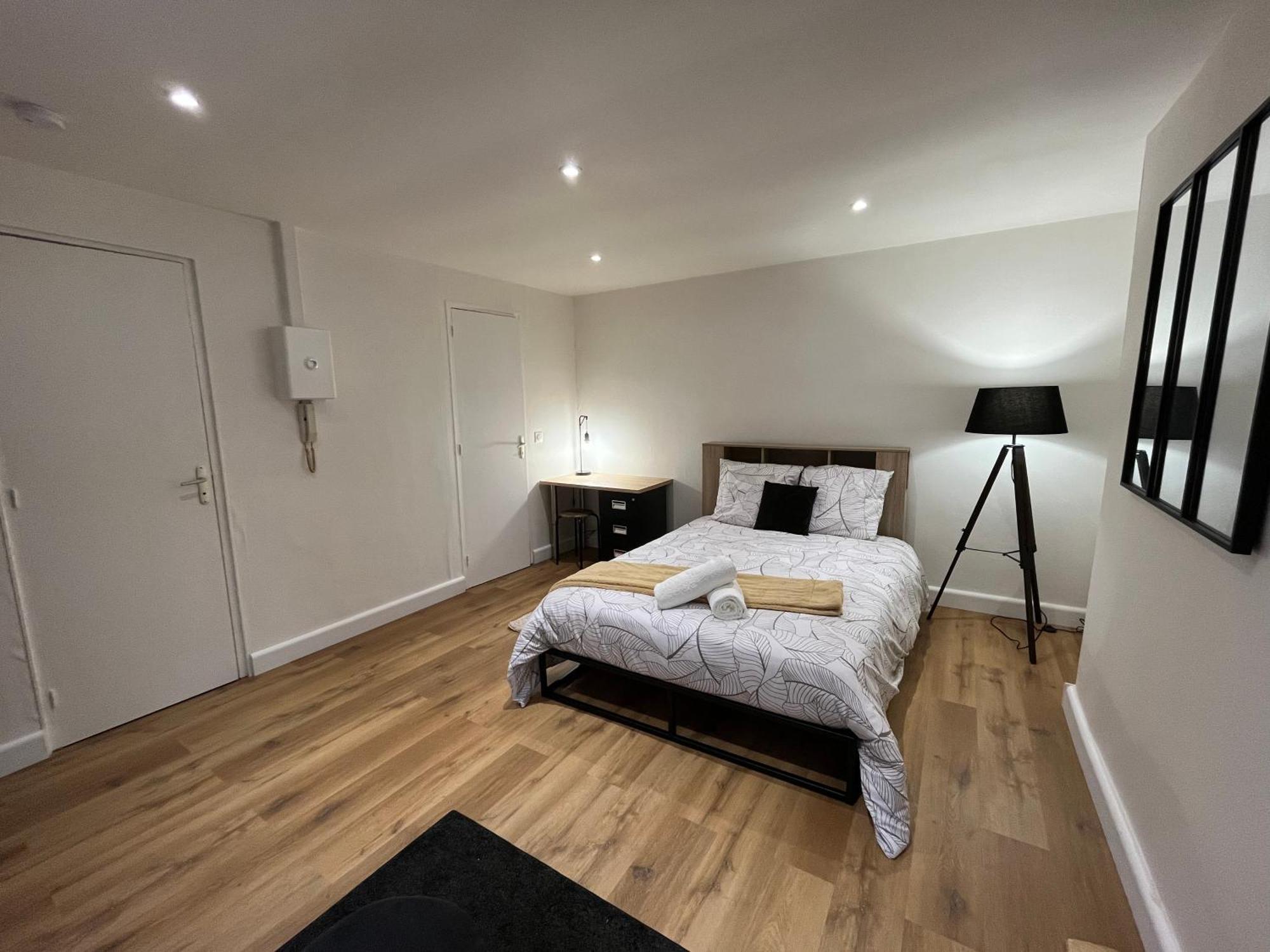 La Ruche Arrageoise - Parking Gratuit - Cozy - Grand Lit - Long Sejour Apartment Арас Екстериор снимка