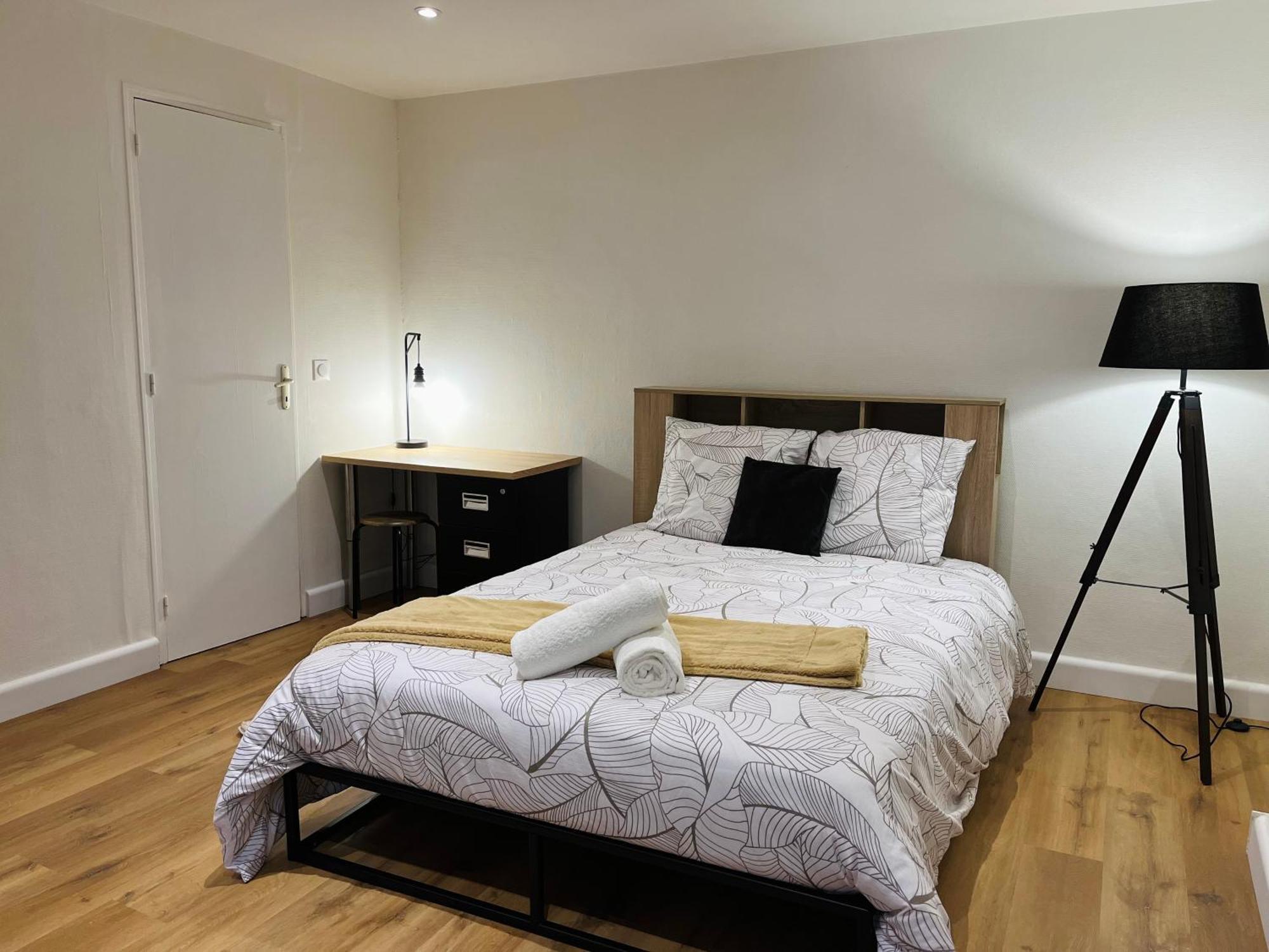 La Ruche Arrageoise - Parking Gratuit - Cozy - Grand Lit - Long Sejour Apartment Арас Екстериор снимка