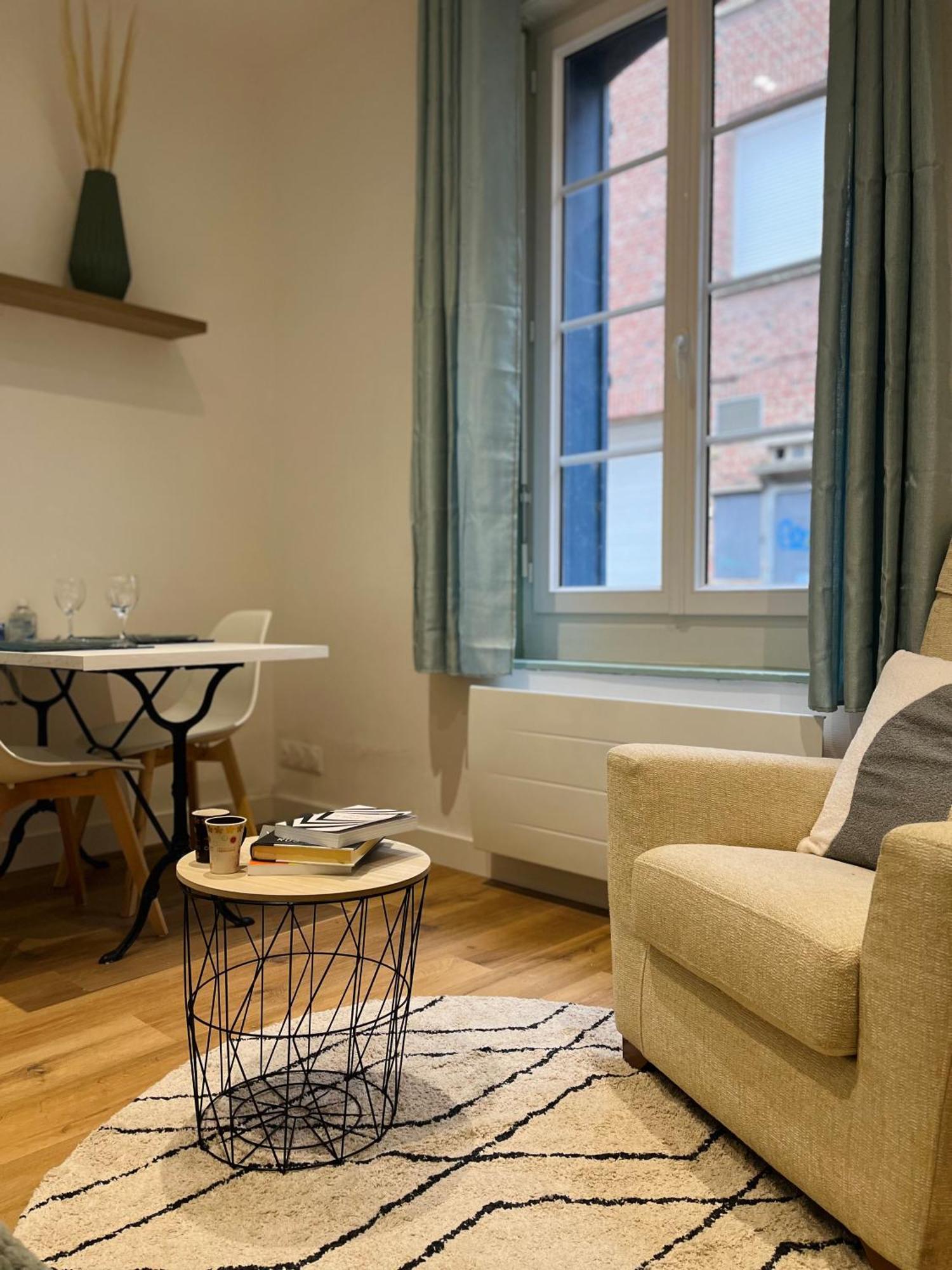 La Ruche Arrageoise - Parking Gratuit - Cozy - Grand Lit - Long Sejour Apartment Арас Екстериор снимка